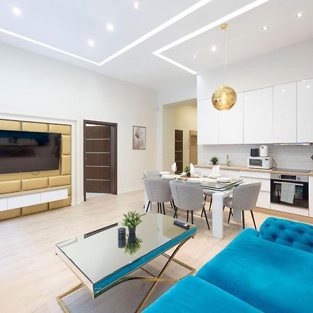 Luxury Downtown Dream Home By Prestige Homes 부다페스트 외부 사진